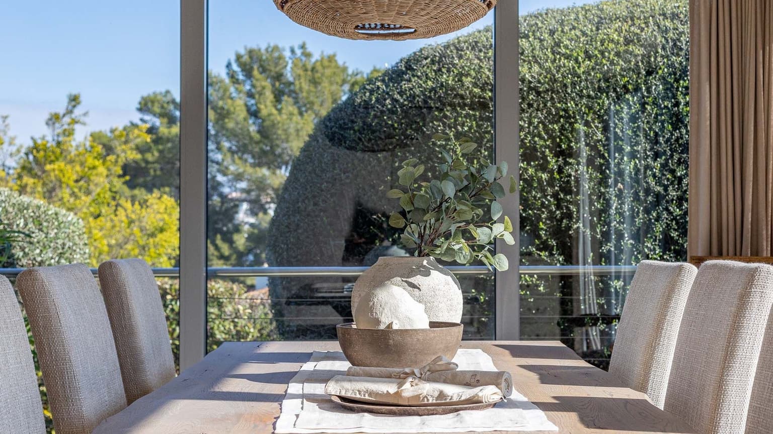 Modern Family Villa in Residential Area - Gallery image 10