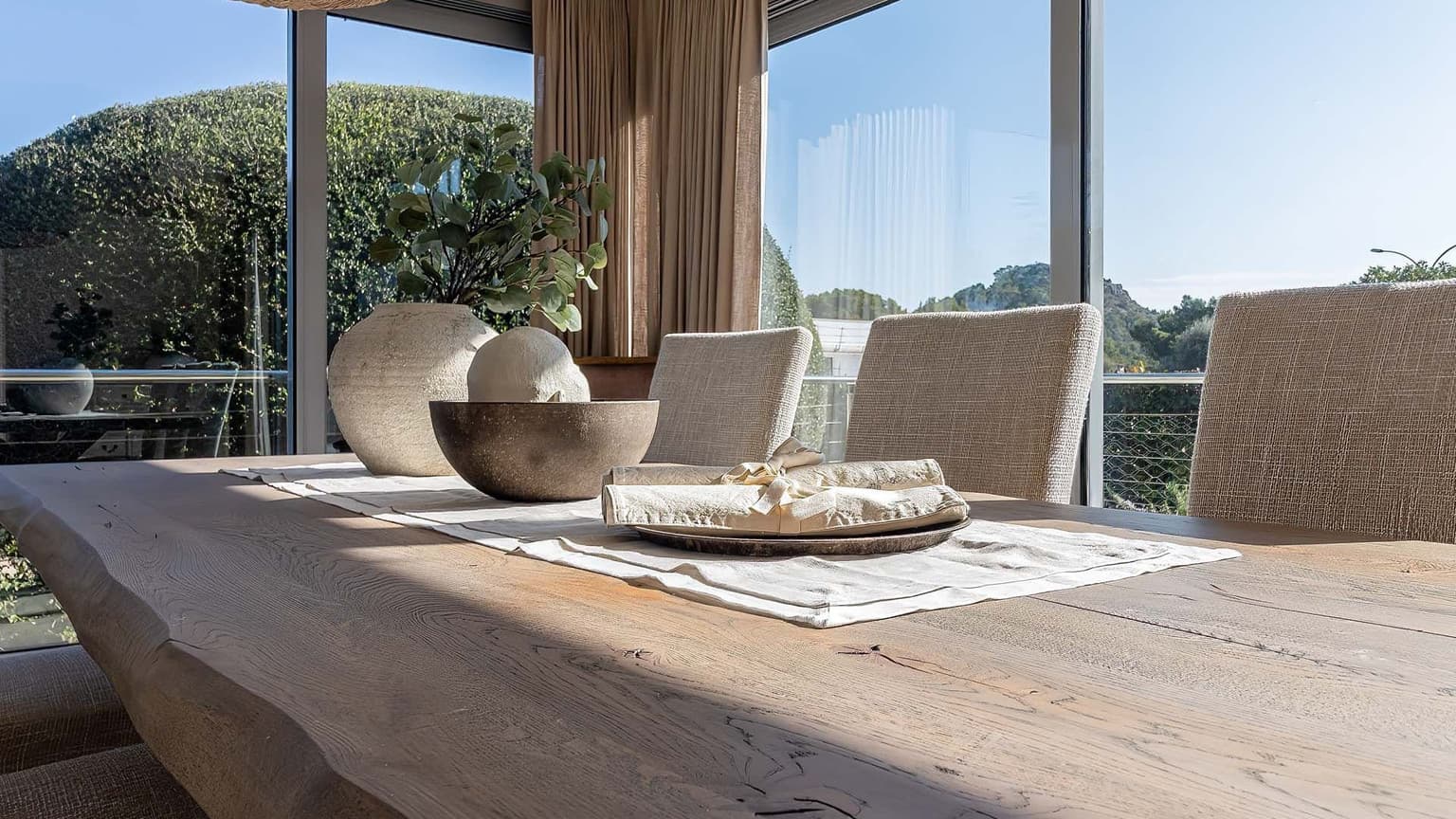 Modern Family Villa in Residential Area - Gallery image 11