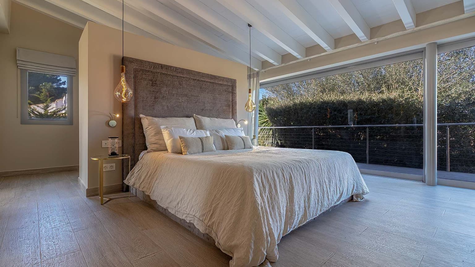 Modern Family Villa in Residential Area - Gallery image 6