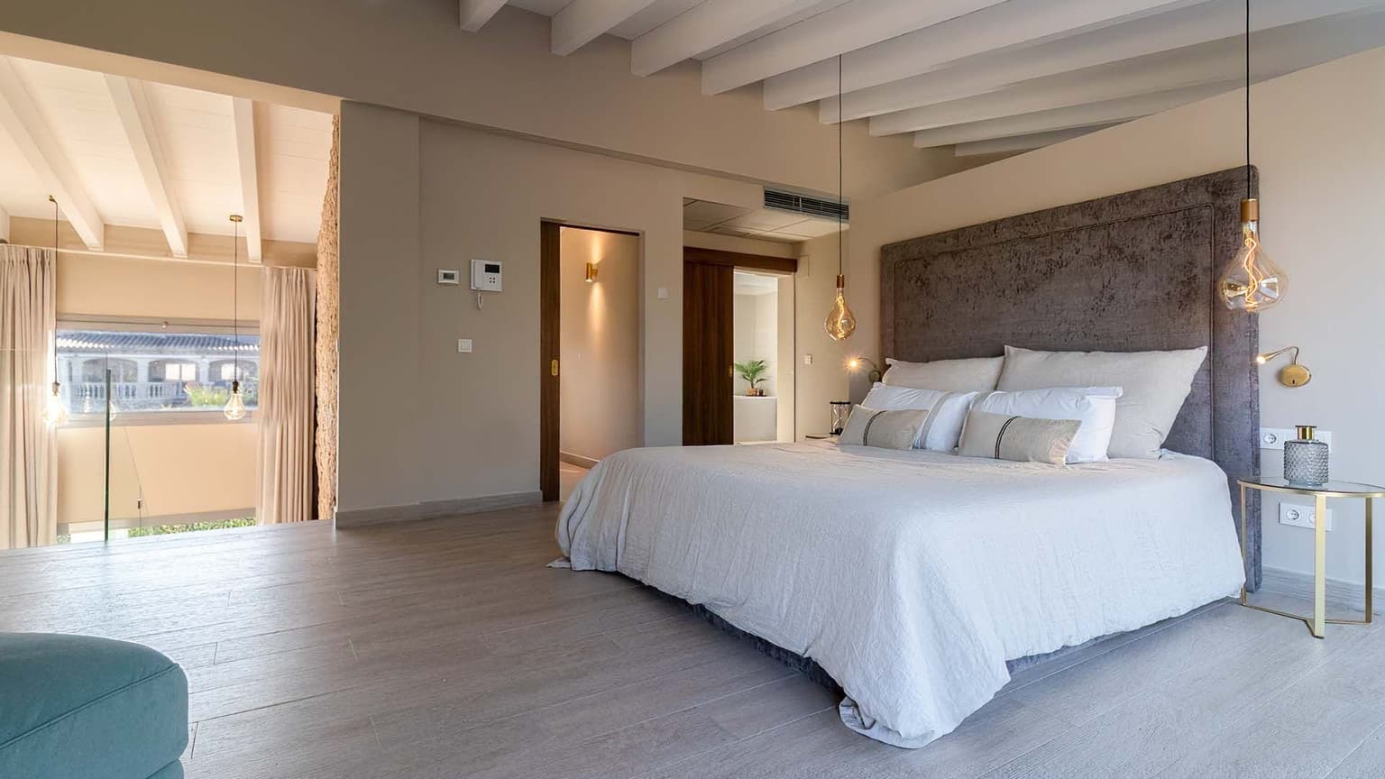 Modern Family Villa in Residential Area - Gallery image 7