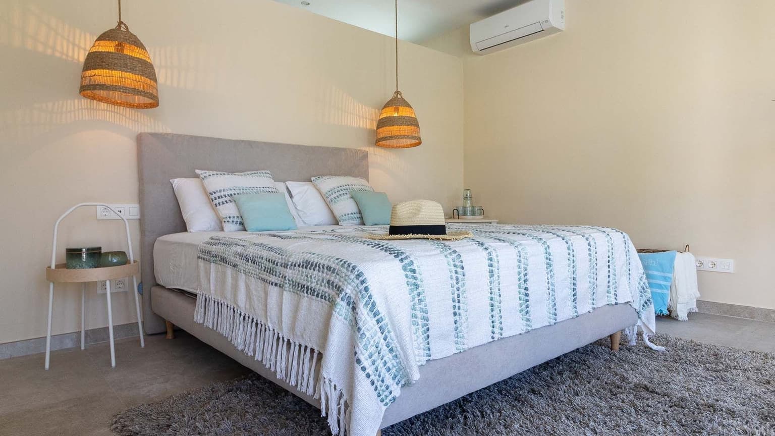 Modern Family Villa in Residential Area - Gallery image 14