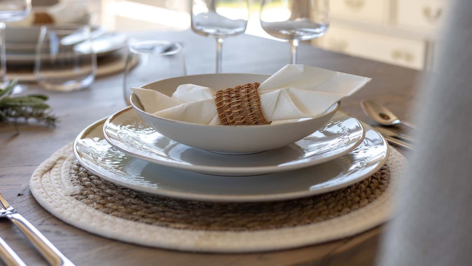 Modern Family Villa in Residential Area - Gallery image 19