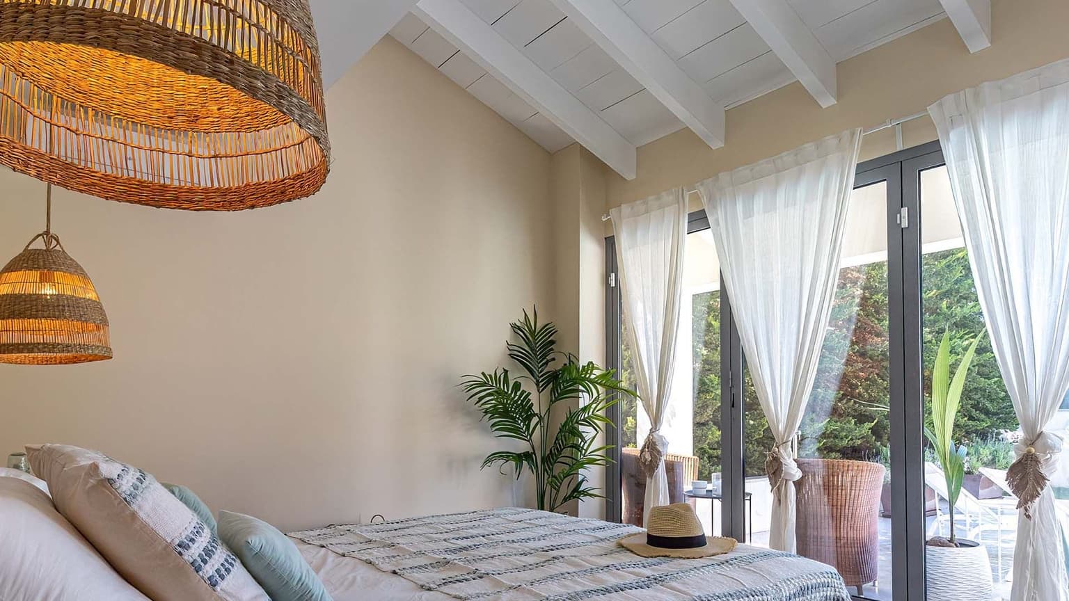 Modern Family Villa in Residential Area - Gallery image 9