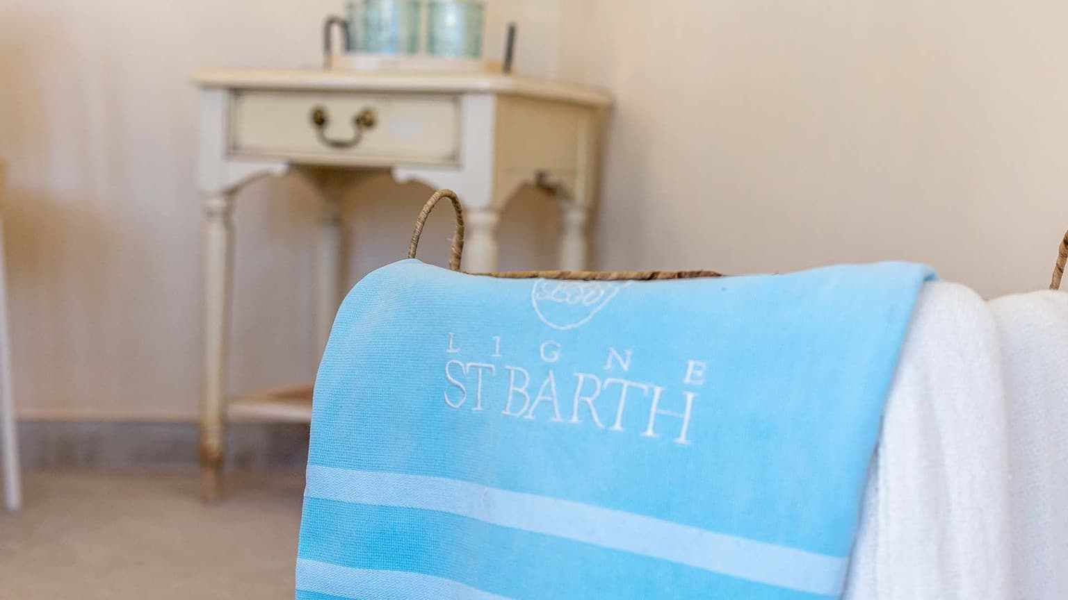 Modern Family Villa in Residential Area - Gallery image 16