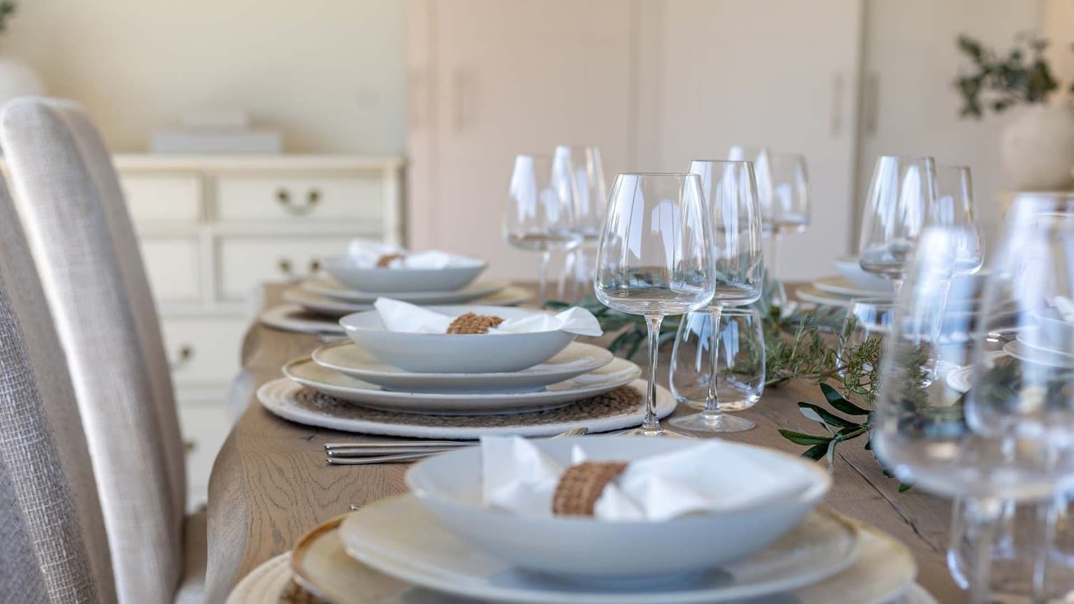 Modern Family Villa in Residential Area - Gallery image 21