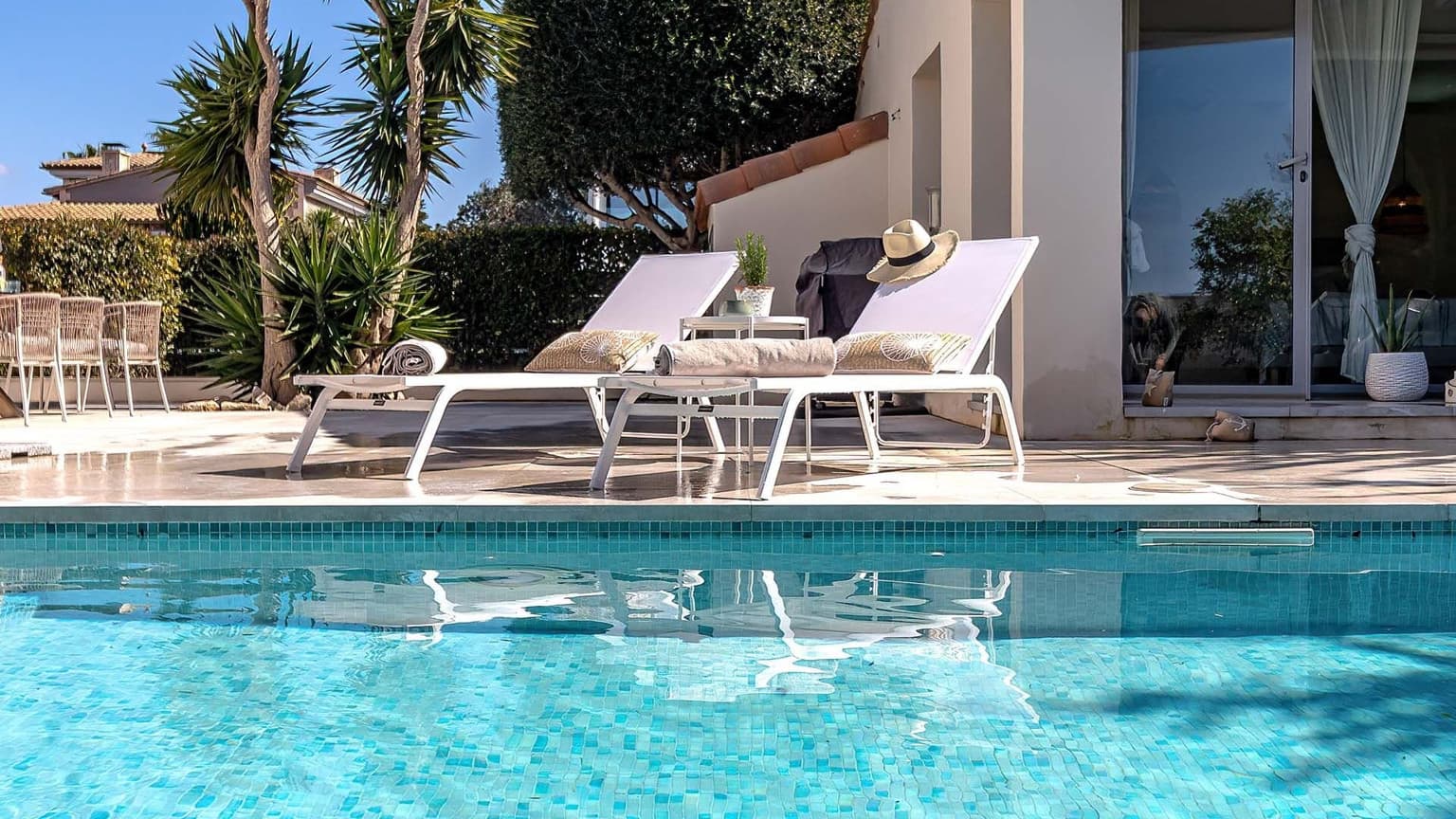 Modern Family Villa in Residential Area - Gallery image 29