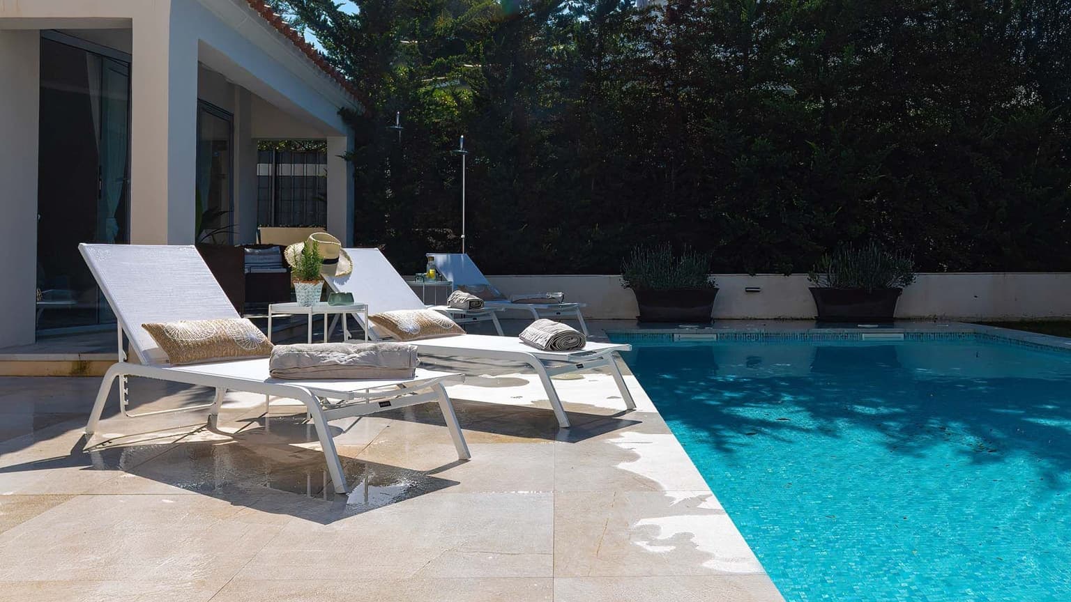 Modern Family Villa in Residential Area - Gallery image 30