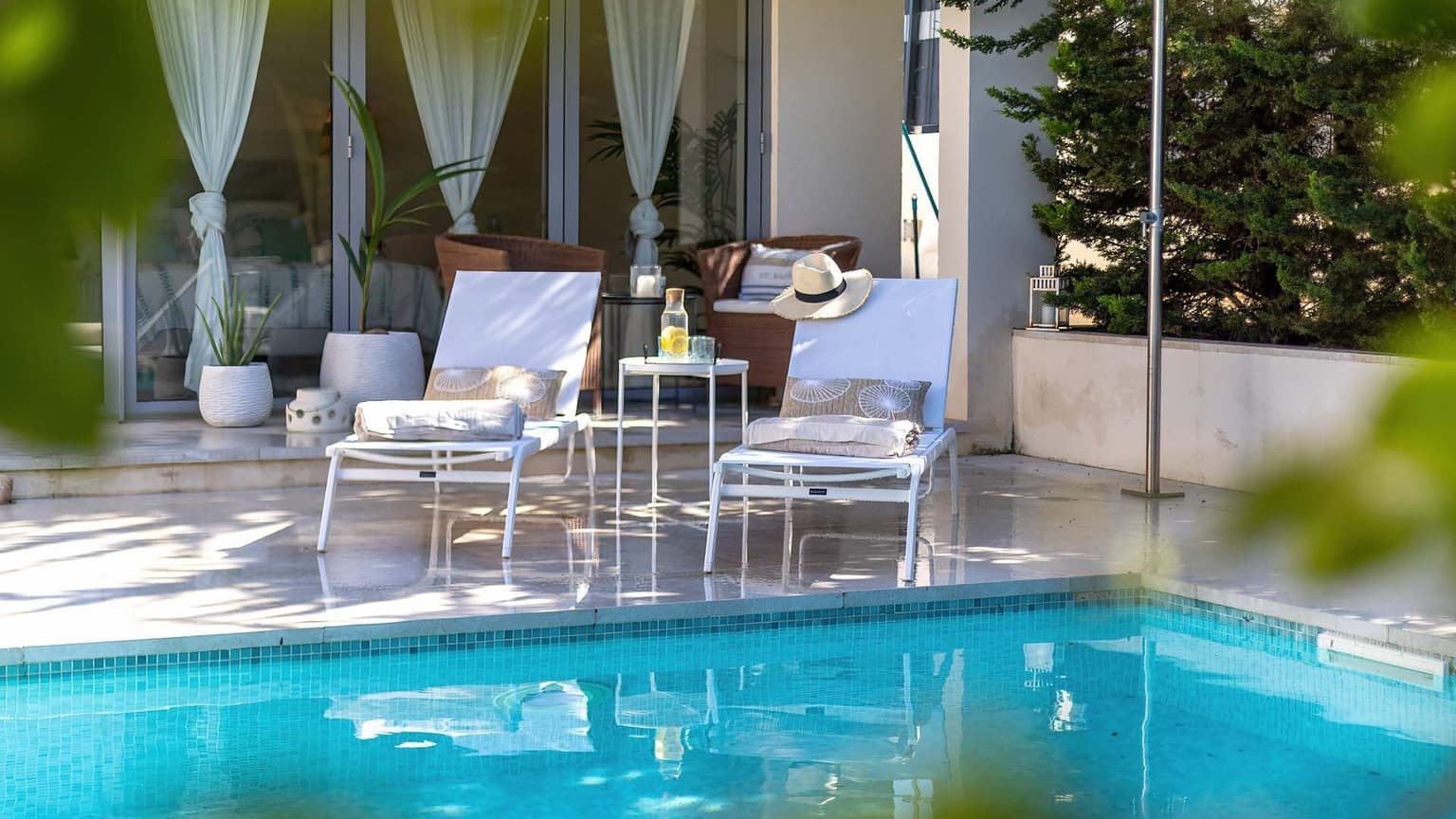 Modern Family Villa in Residential Area - Gallery image 32