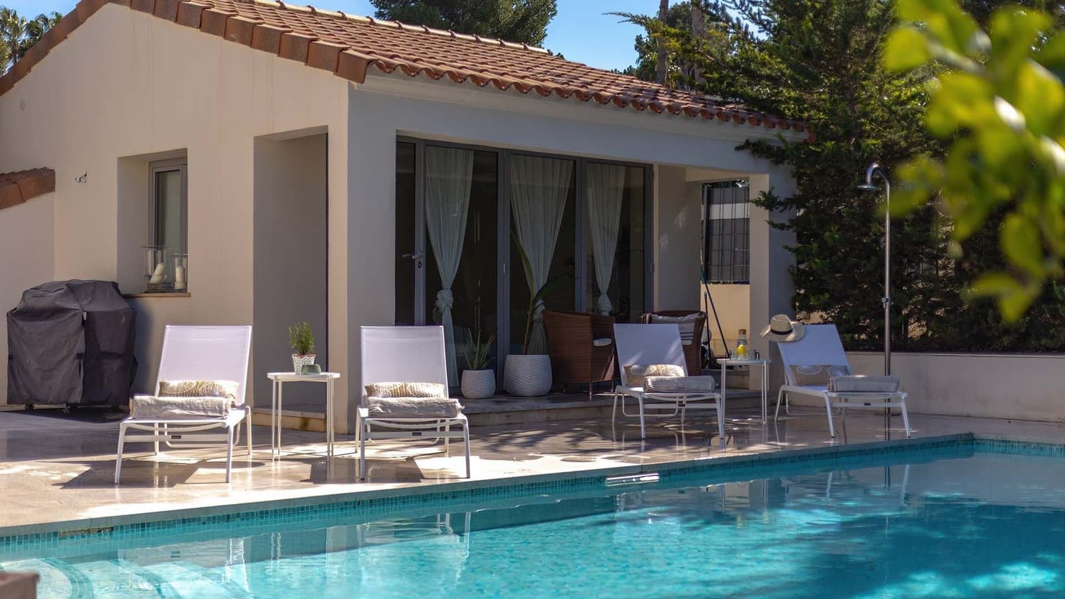 Modern Family Villa in Residential Area - Gallery image 48