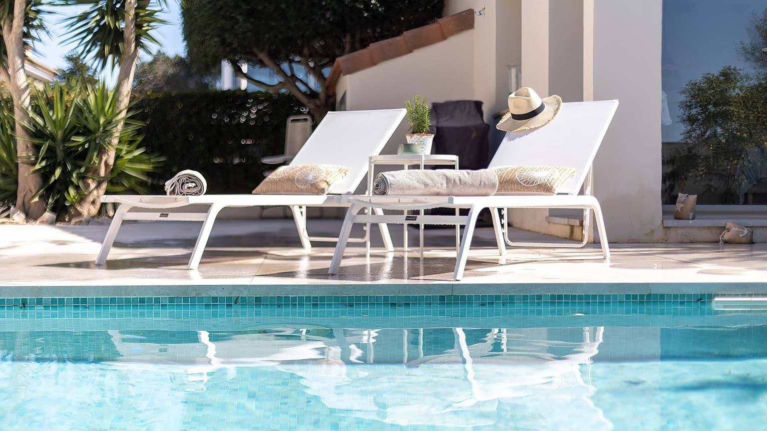 Modern Family Villa in Residential Area - Gallery image 31