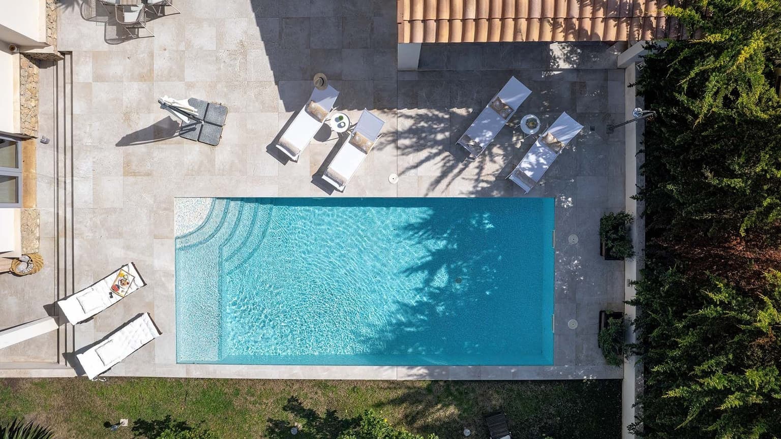 Modern Family Villa in Residential Area - Gallery image 44