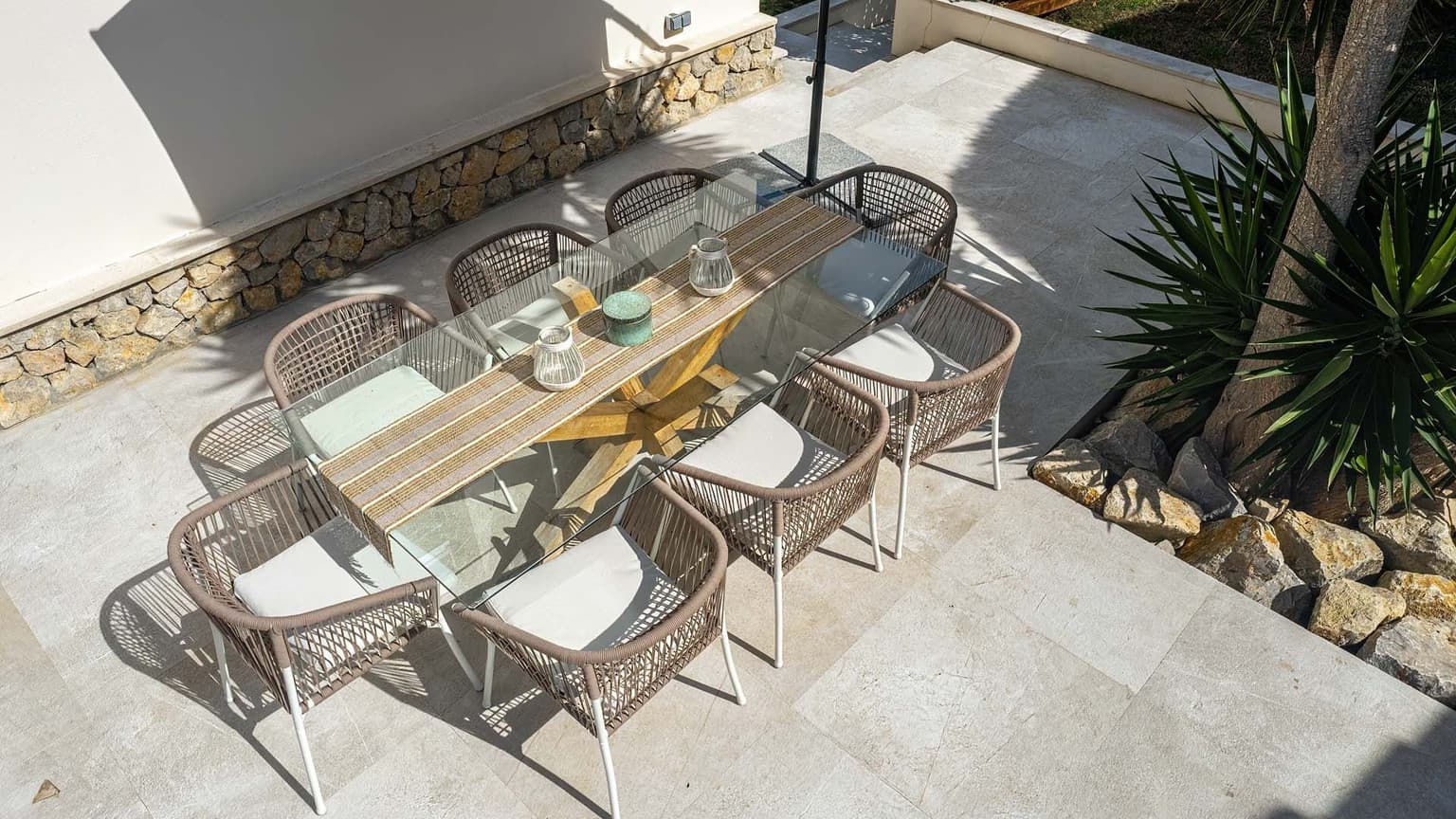 Modern Family Villa in Residential Area - Gallery image 46