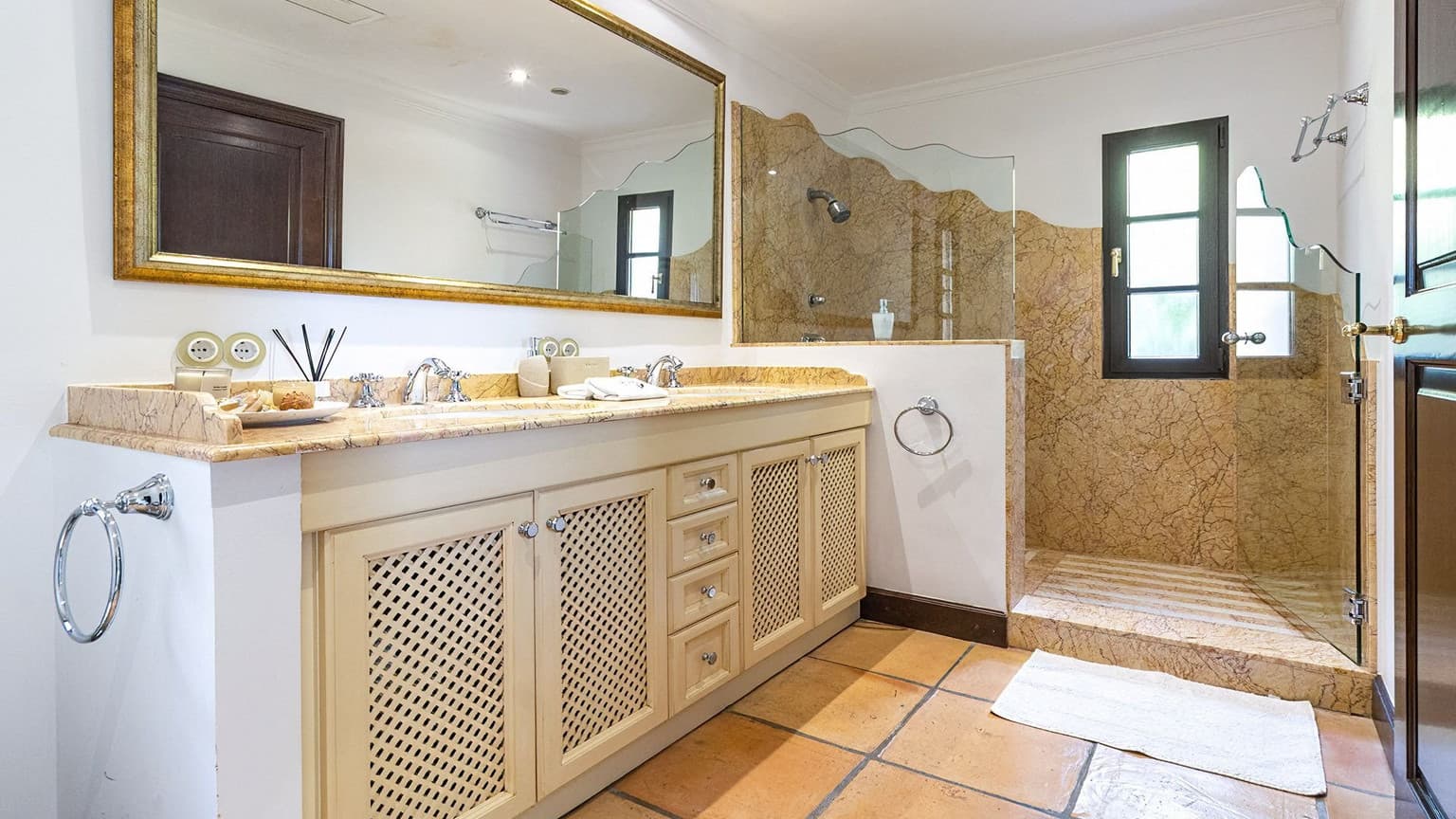 Spacious Chalet with Sea View in Costa Den Blanes - Gallery image 28