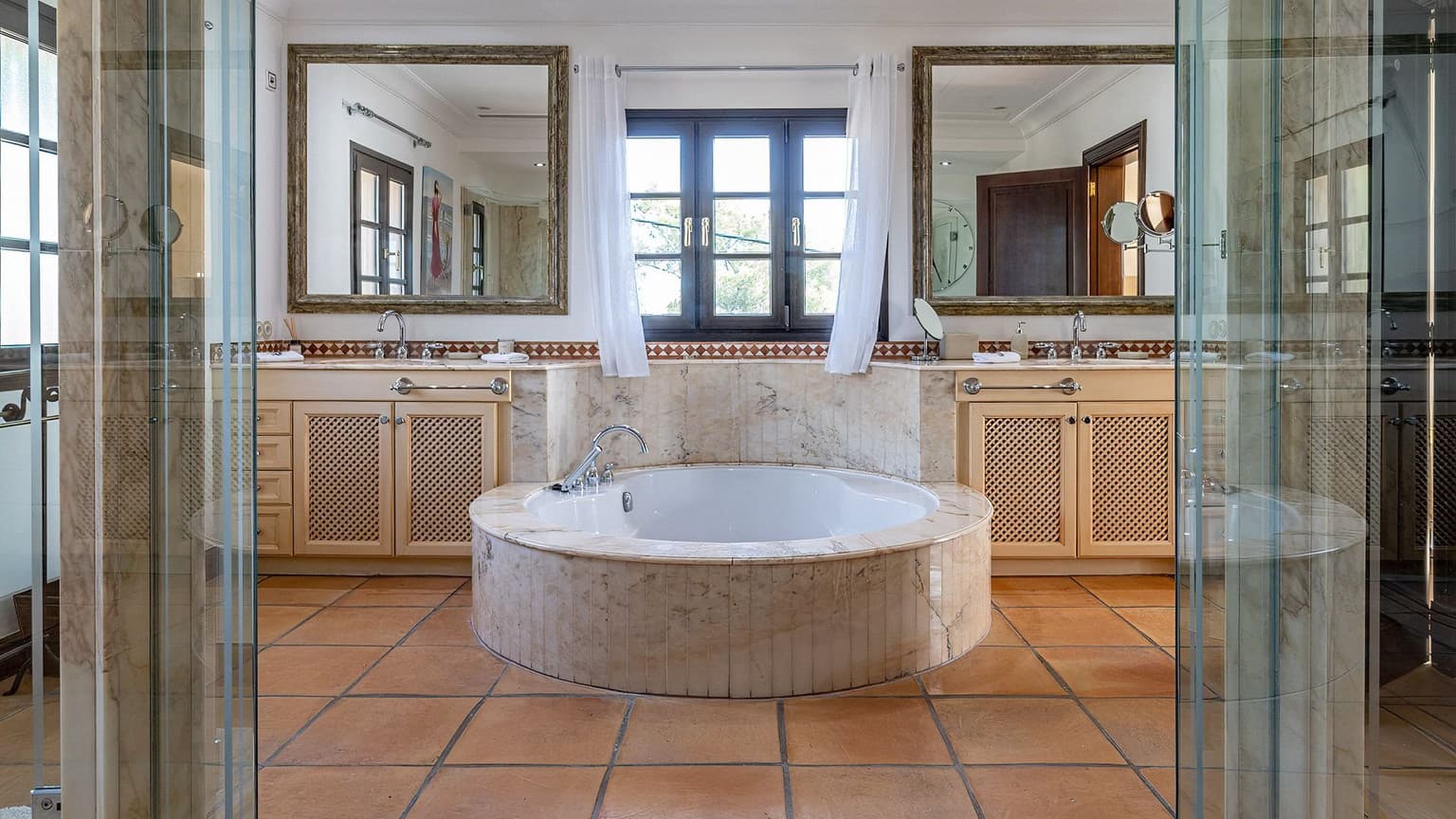 Spacious Chalet with Sea View in Costa Den Blanes - Gallery image 13