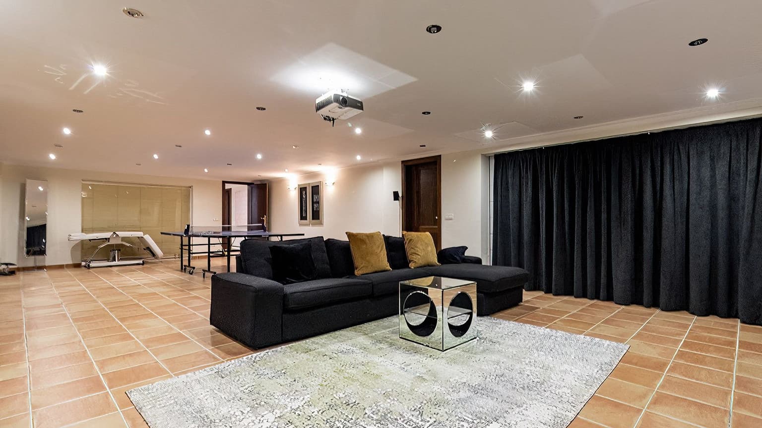 Spacious Chalet with Sea View in Costa Den Blanes - Gallery image 25