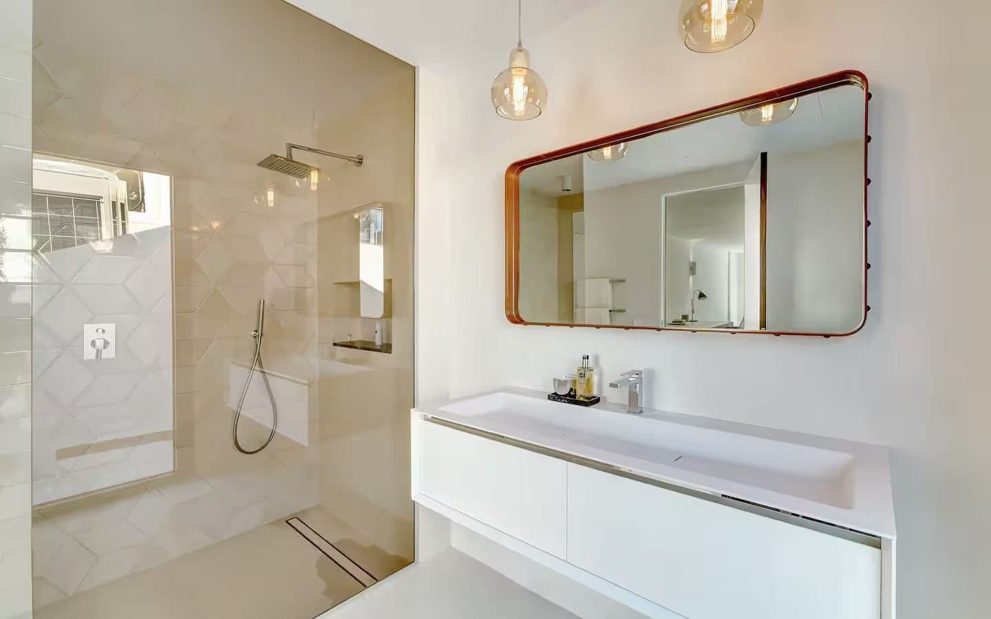 Magnificent Sea View Villa with Saltwater Pool - Gallery image 21