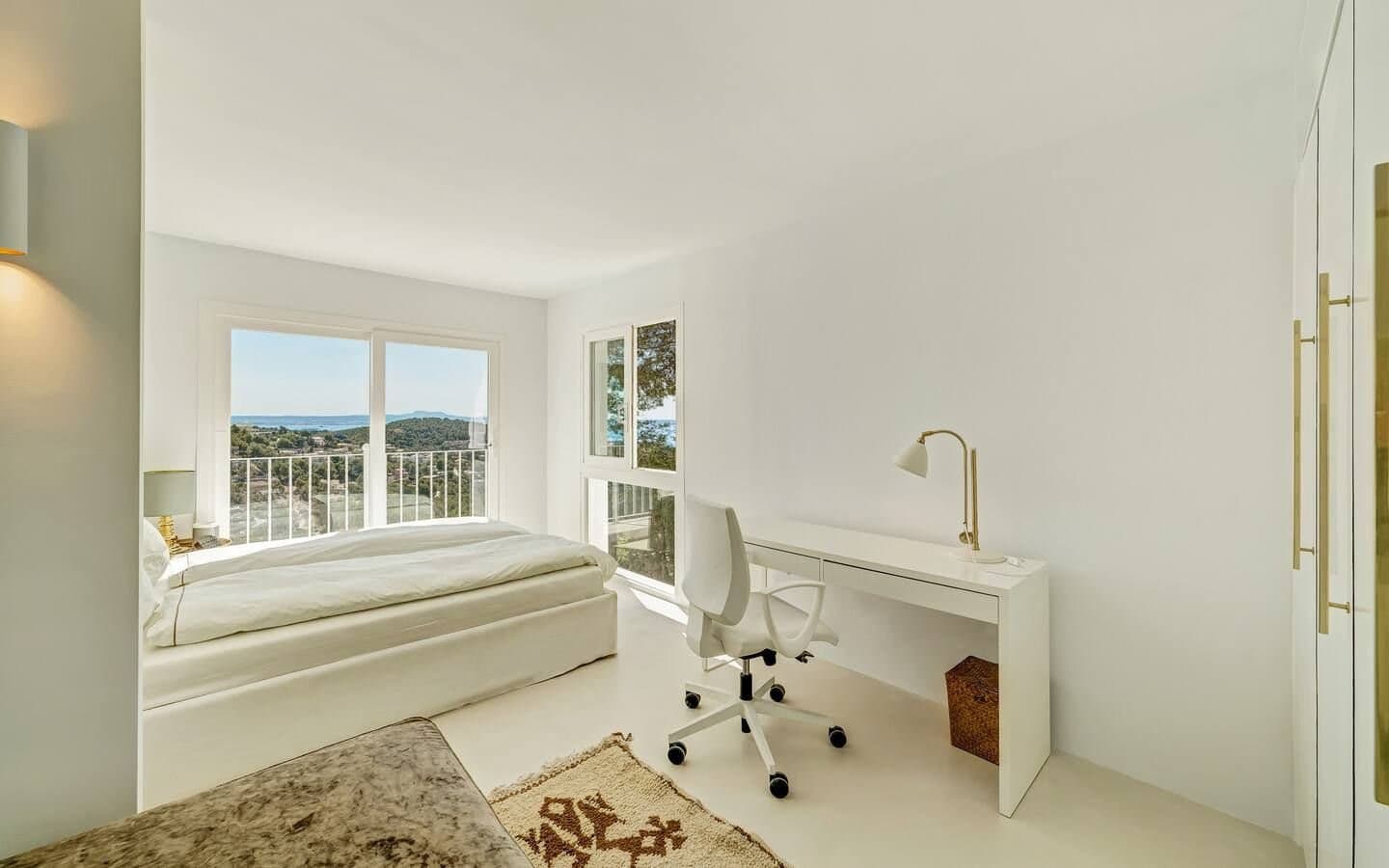 Magnificent Sea View Villa with Saltwater Pool - Gallery image 11