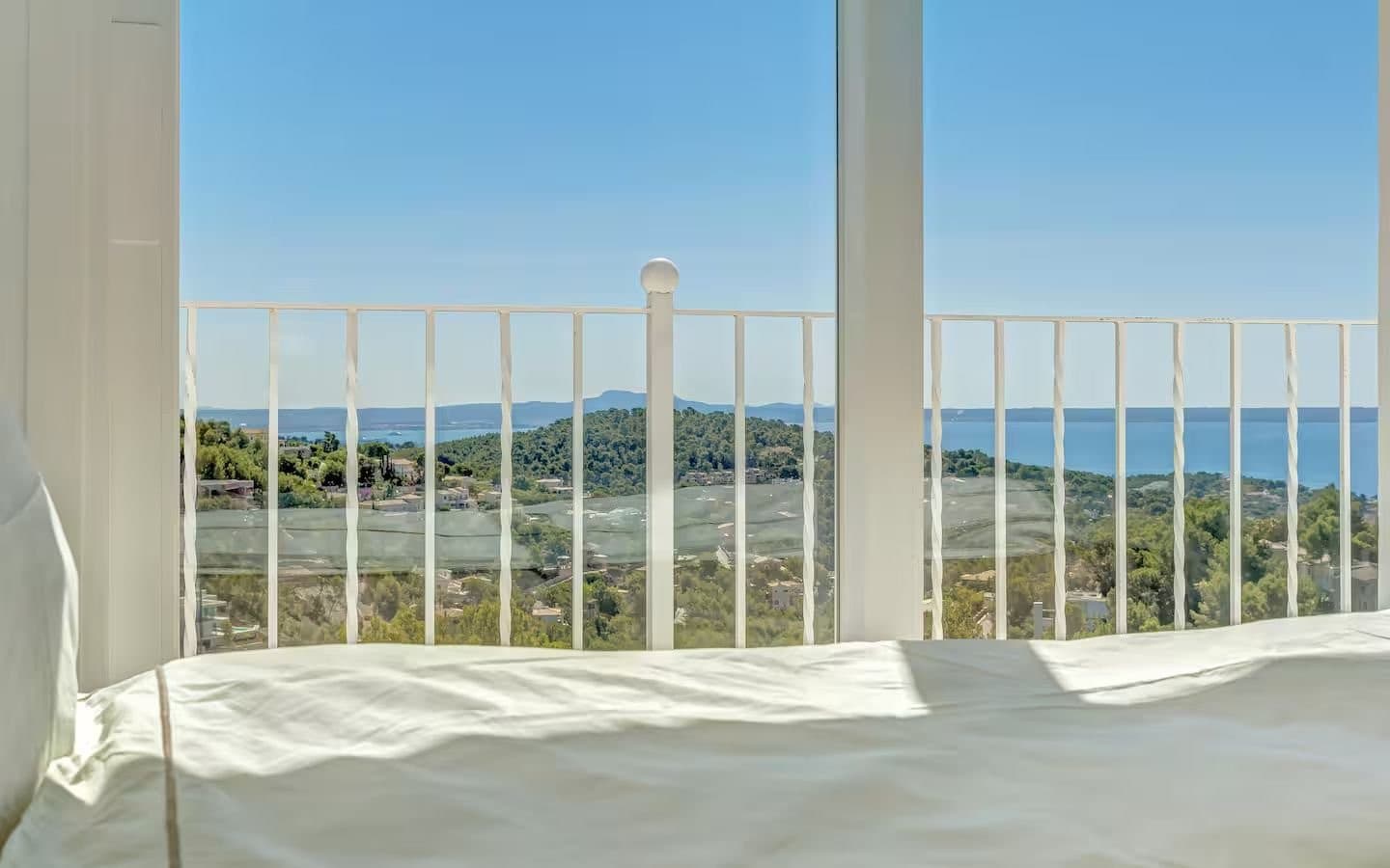 Magnificent Sea View Villa with Saltwater Pool - Gallery image 10