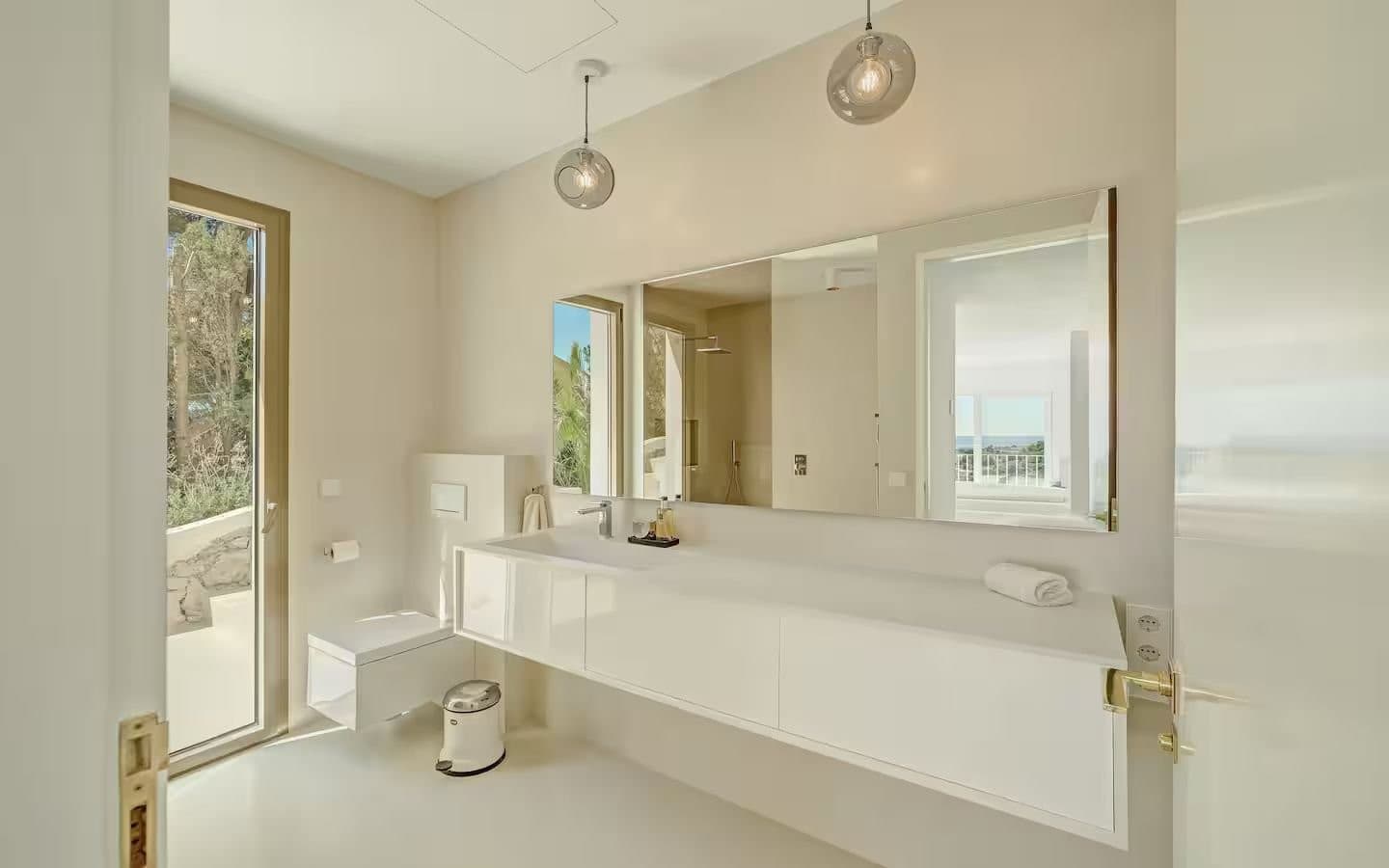 Magnificent Sea View Villa with Saltwater Pool - Gallery image 23