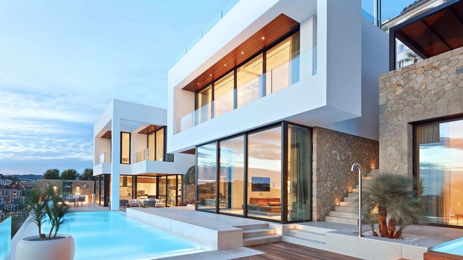 Stunning Holiday Rental Cala Lamp - Gallery image 1