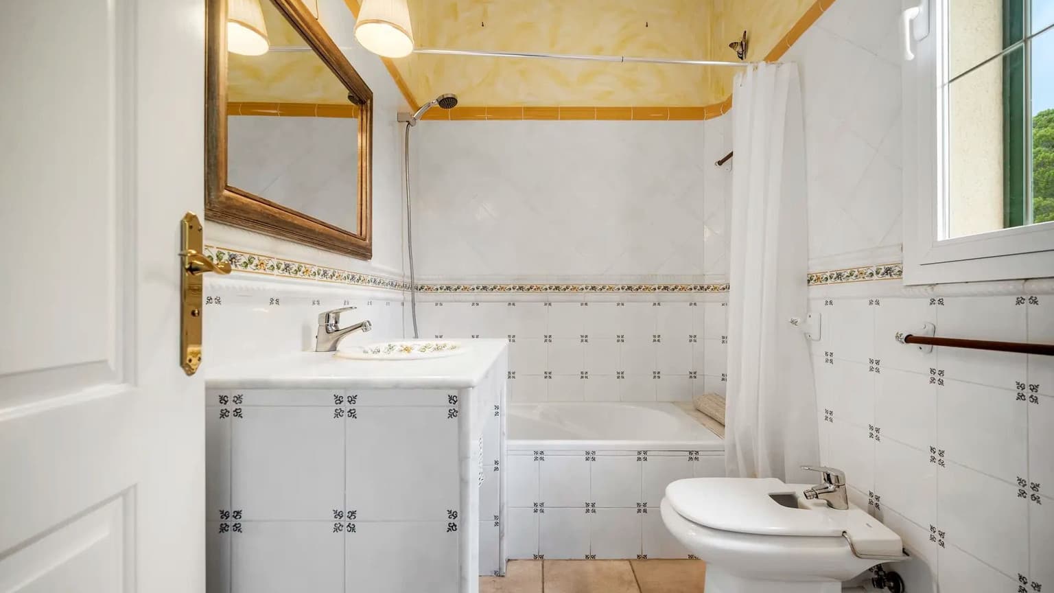 Spacious Chalet with Pool Five Bedrooms Palma - Gallery image 20