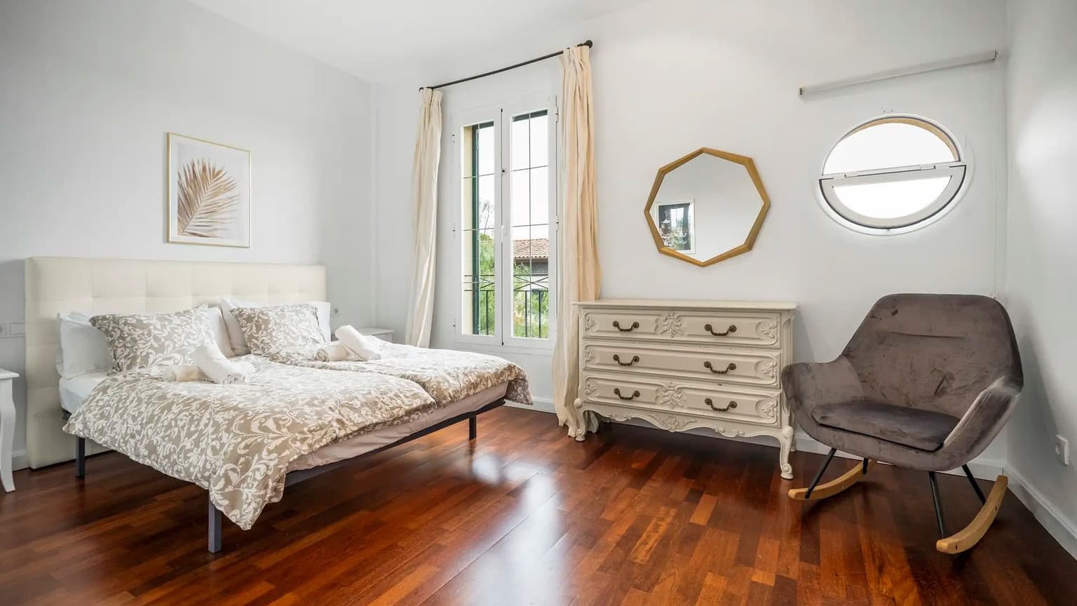 Spacious Chalet with Pool Five Bedrooms Palma - Gallery image 11