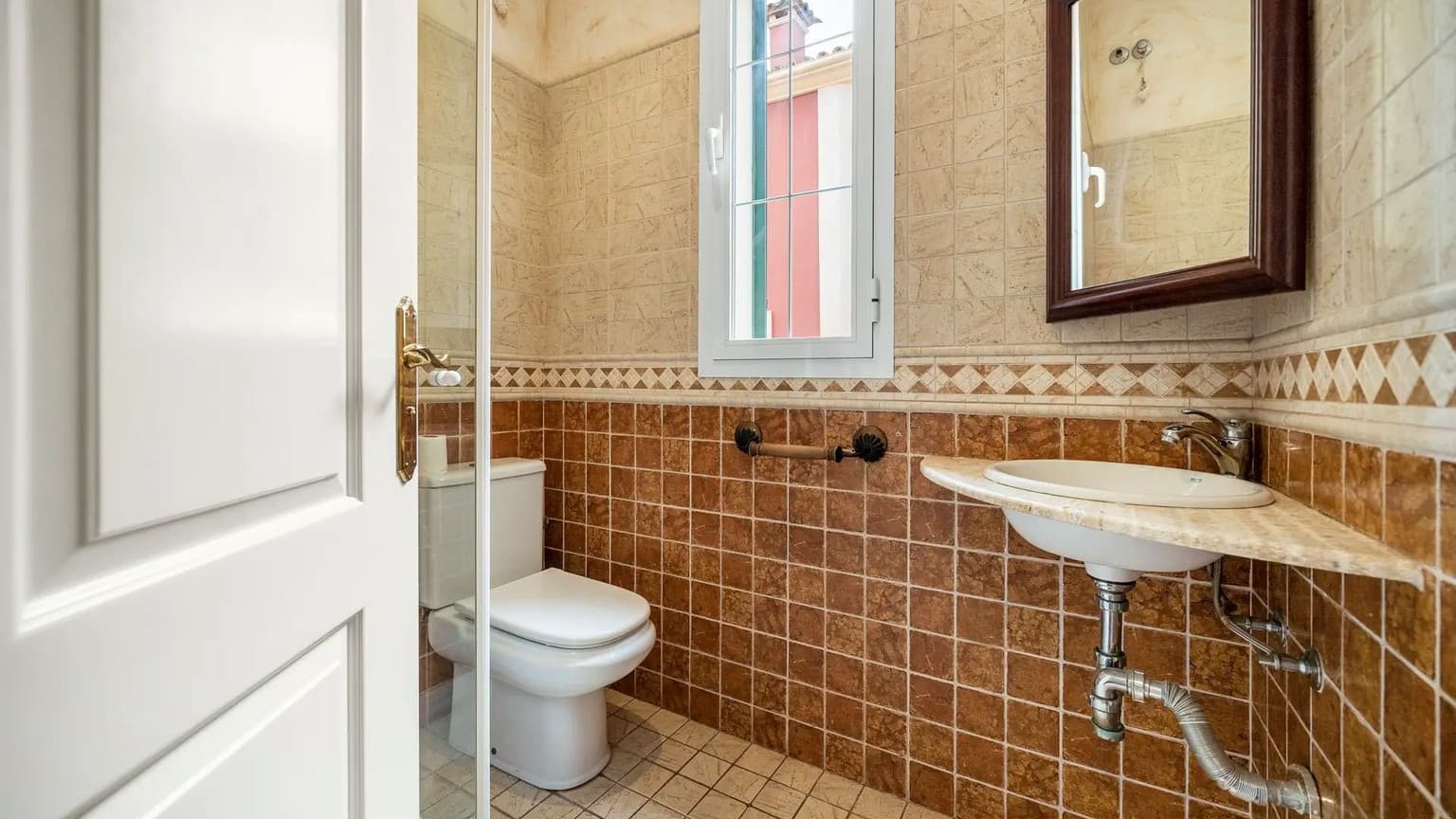 Spacious Chalet with Pool Five Bedrooms Palma - Gallery image 23