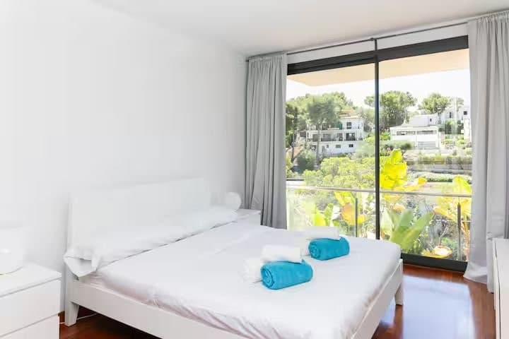 Spacious Five Bedroom Rental in Costa Den Blanes - Gallery image 8