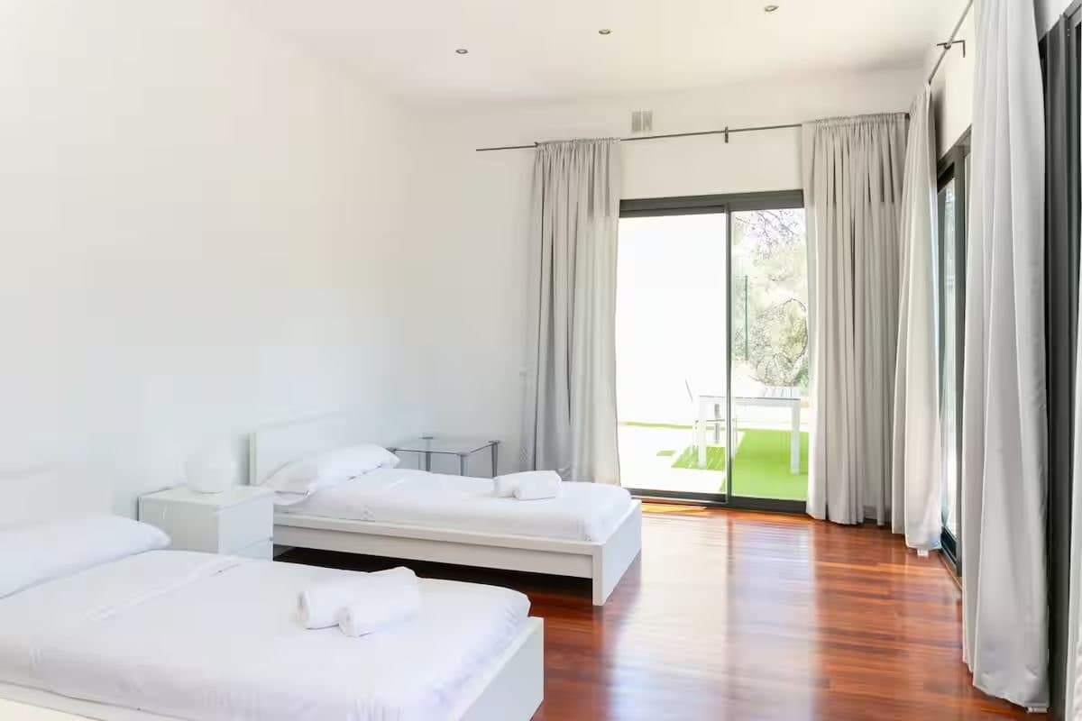 Spacious Five Bedroom Rental in Costa Den Blanes - Gallery image 10