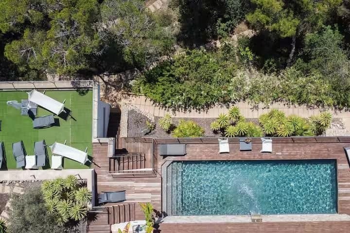 Spacious Five Bedroom Rental in Costa Den Blanes - Gallery image 21