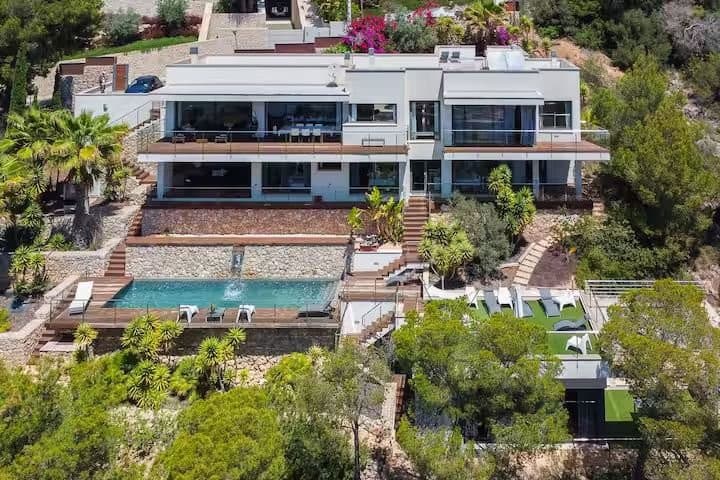 Spacious Five Bedroom Rental in Costa Den Blanes - Gallery image 1