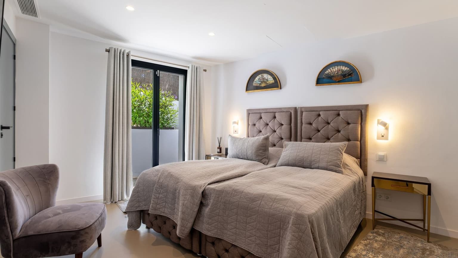 Seafront Villa With Pool And Four Bedrooms - Gallery image 11