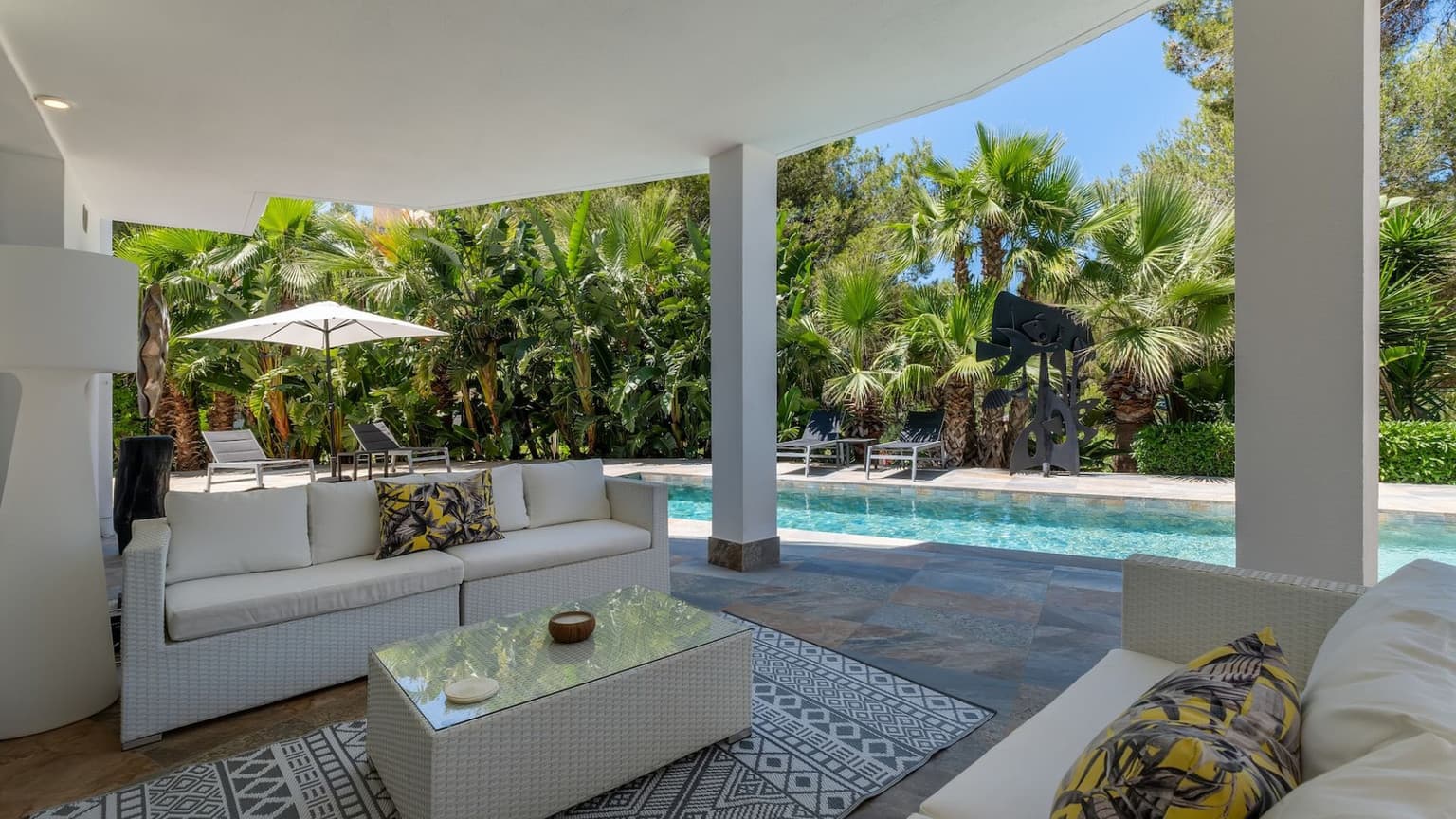 Seafront Villa With Pool And Four Bedrooms - Gallery image 10