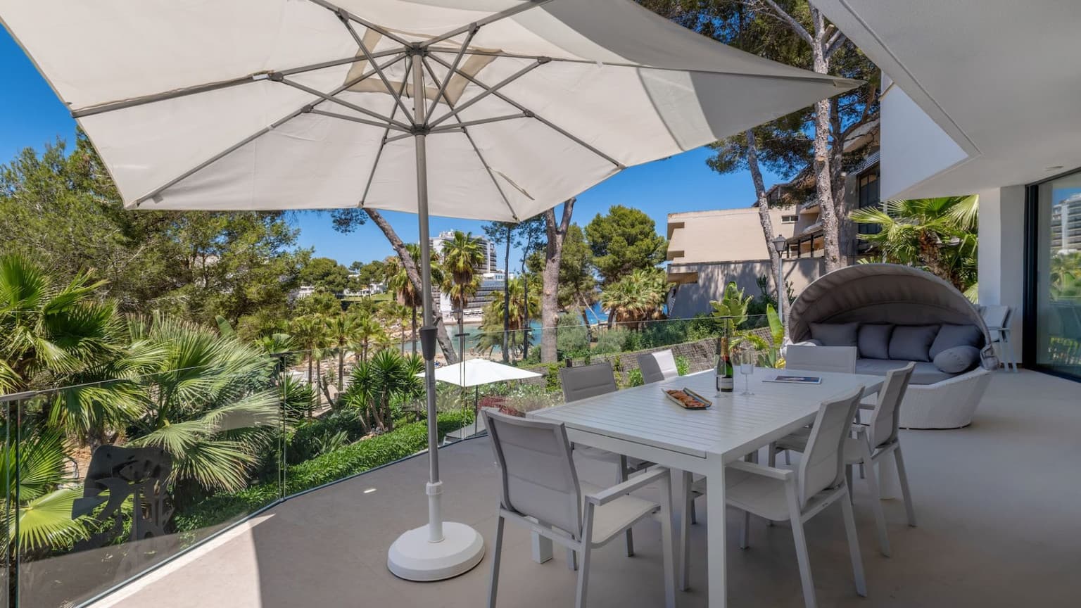 Seafront Villa With Pool And Four Bedrooms - Gallery image 8