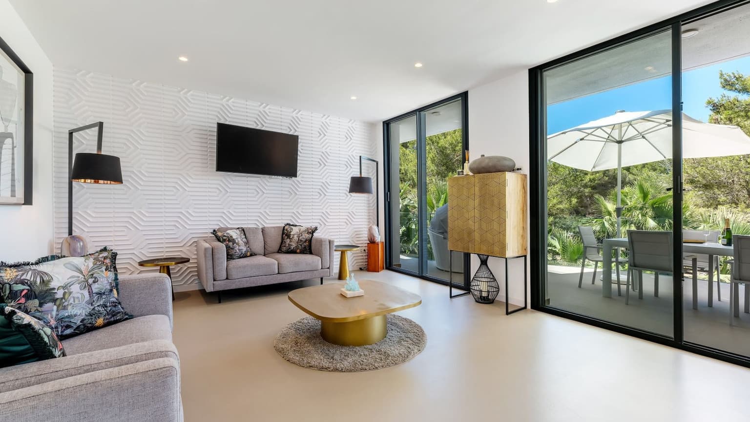 Seafront Villa With Pool And Four Bedrooms - Gallery image 13