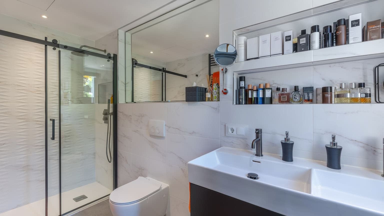 Seafront Villa With Pool And Four Bedrooms - Gallery image 18