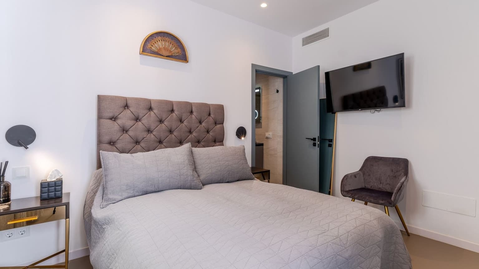 Seafront Villa With Pool And Four Bedrooms - Gallery image 19