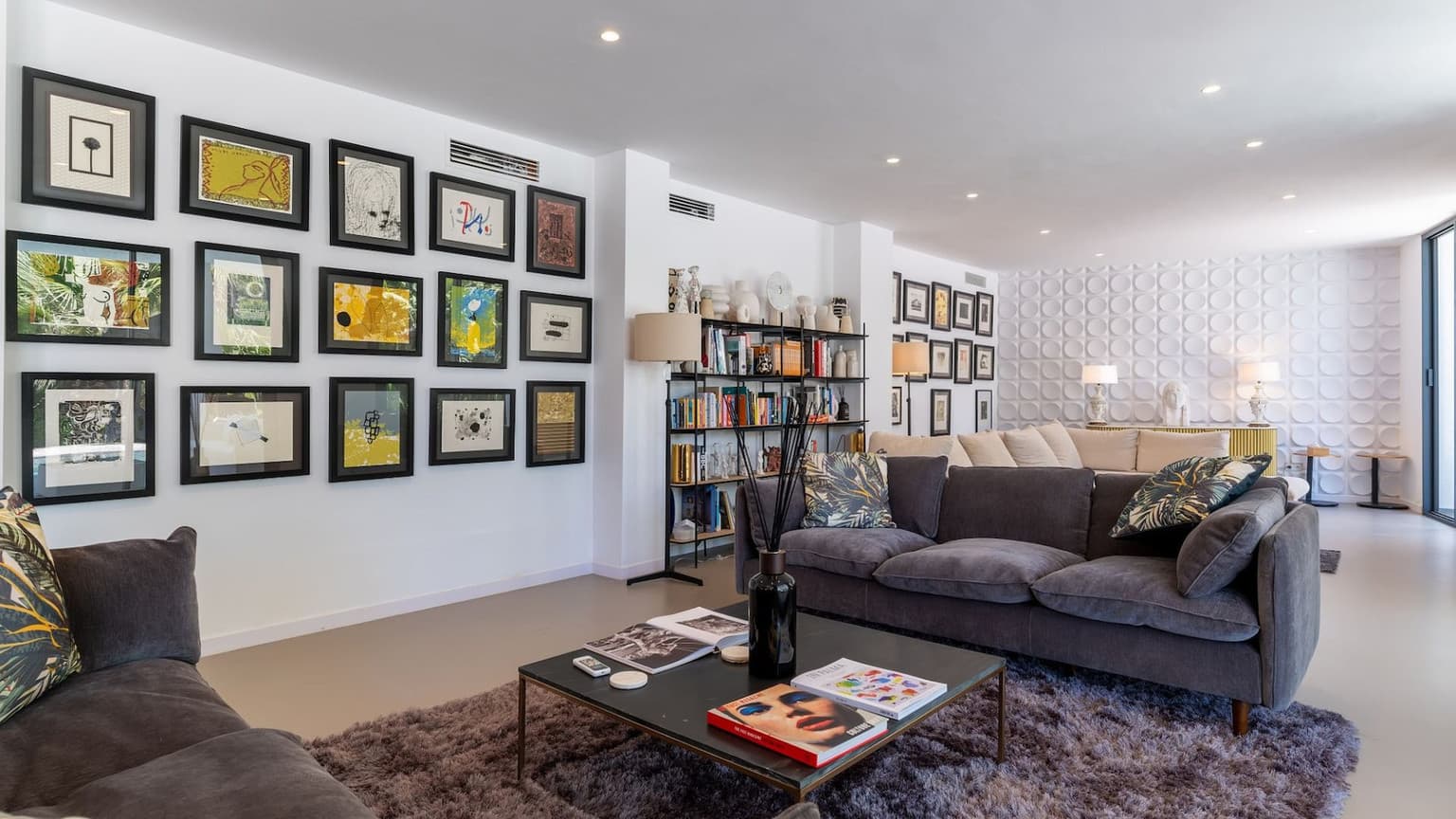 Seafront Villa With Pool And Four Bedrooms - Gallery image 22