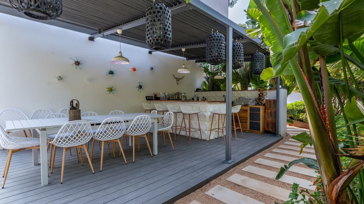 Seafront Villa With Pool And Four Bedrooms - Gallery image 25