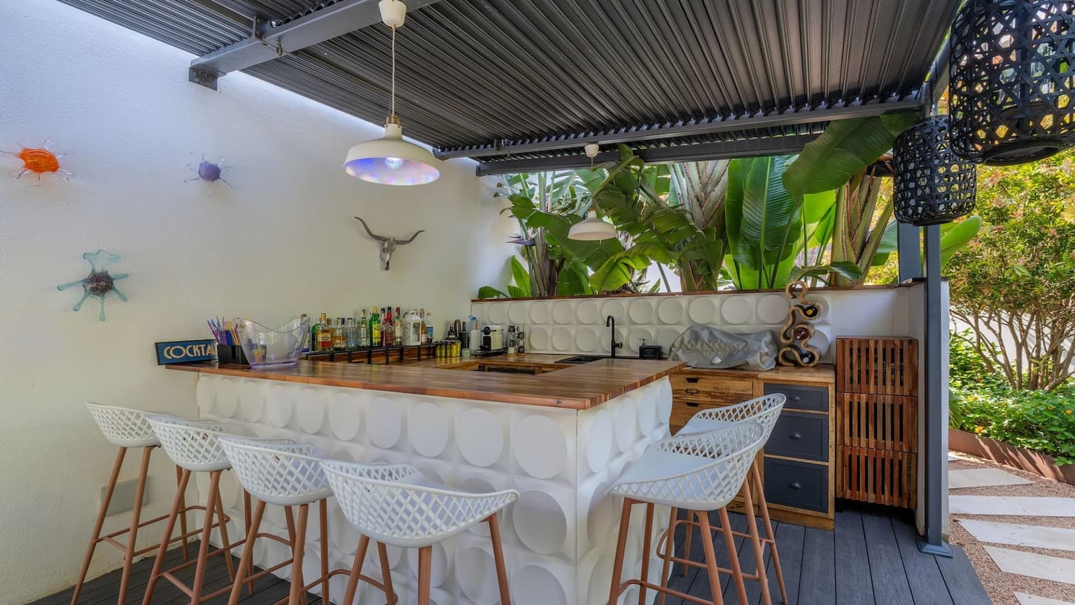 Seafront Villa With Pool And Four Bedrooms - Gallery image 27