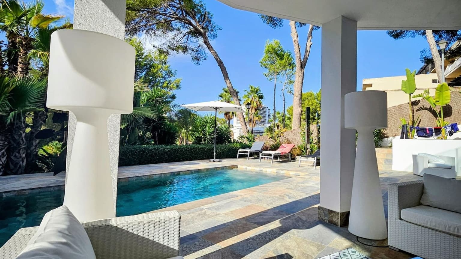 Seafront Villa With Pool And Four Bedrooms - Gallery image 5