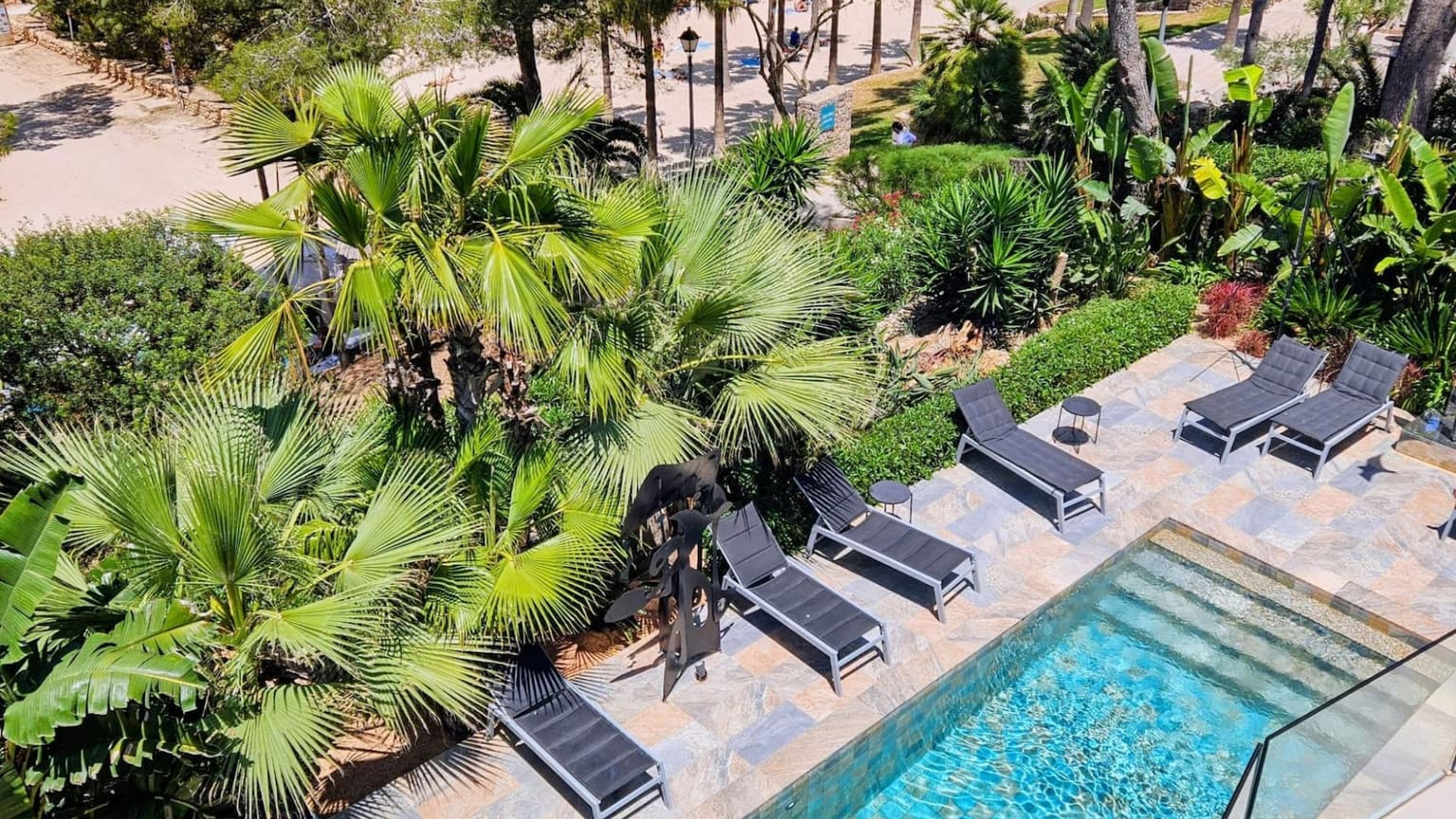 Seafront Villa With Pool And Four Bedrooms - Gallery image 4