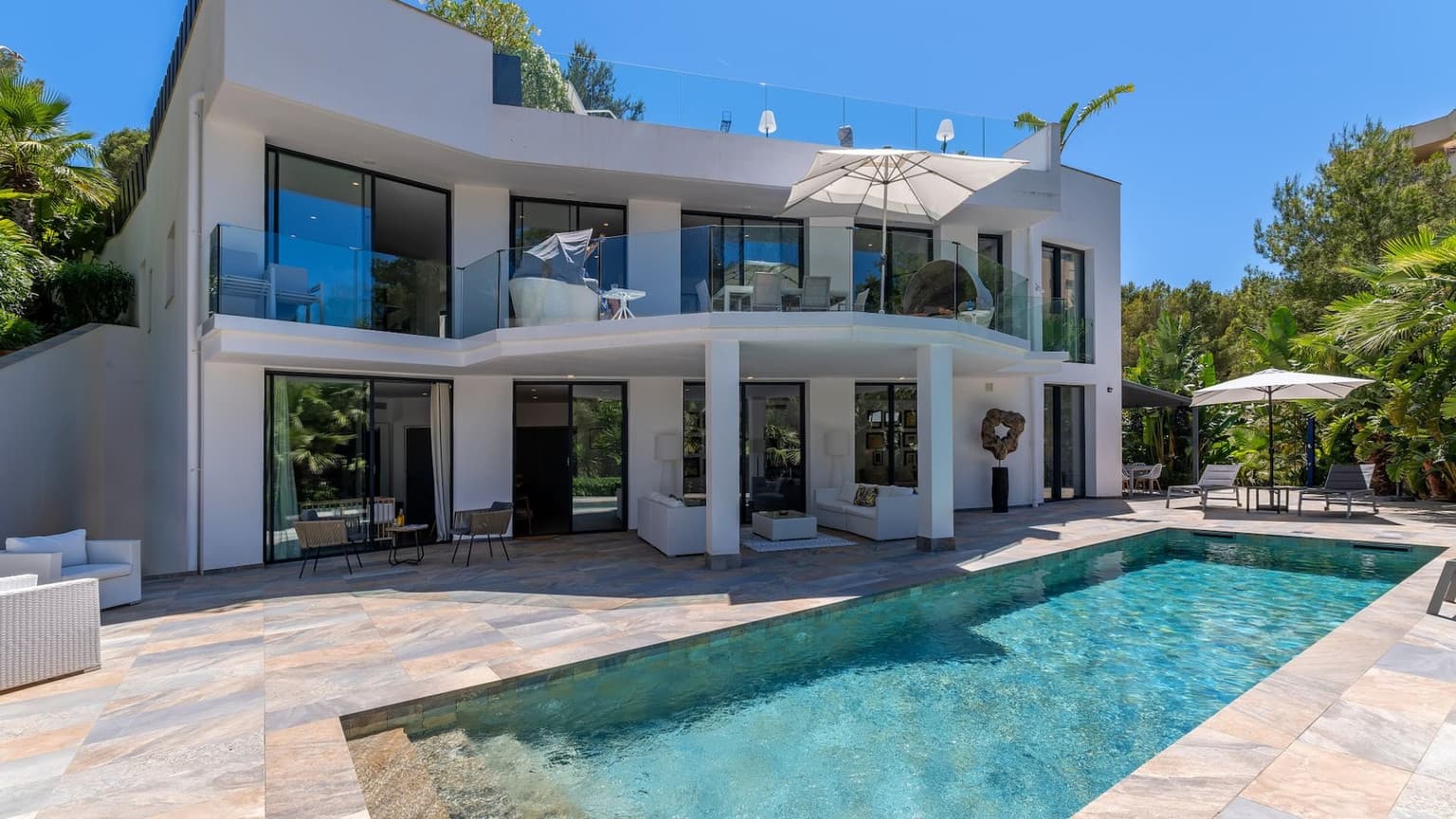 Seafront Villa With Pool And Four Bedrooms - Gallery image 1