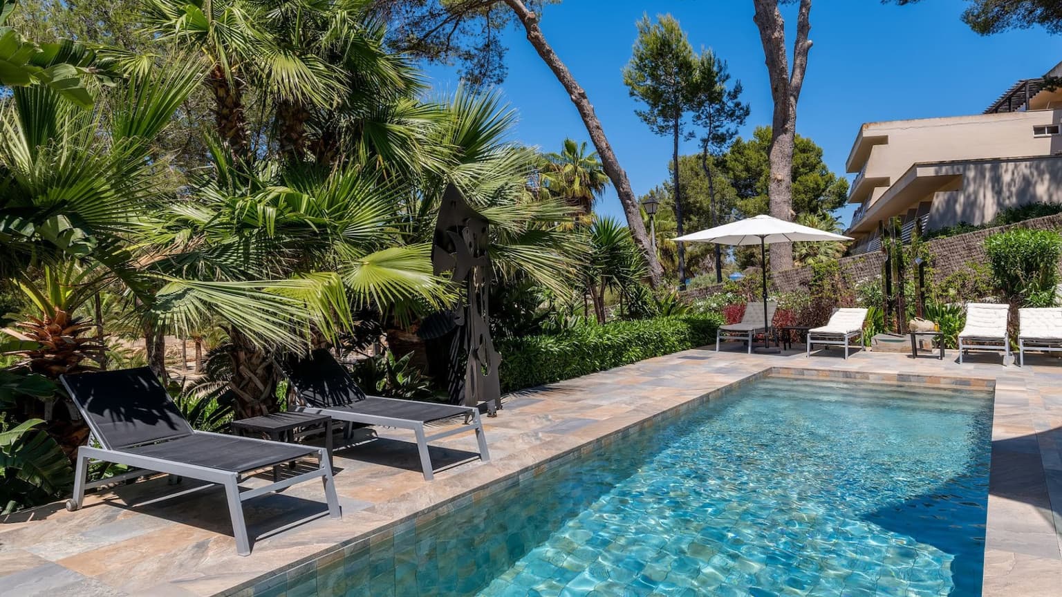 Seafront Villa With Pool And Four Bedrooms - Gallery image 2