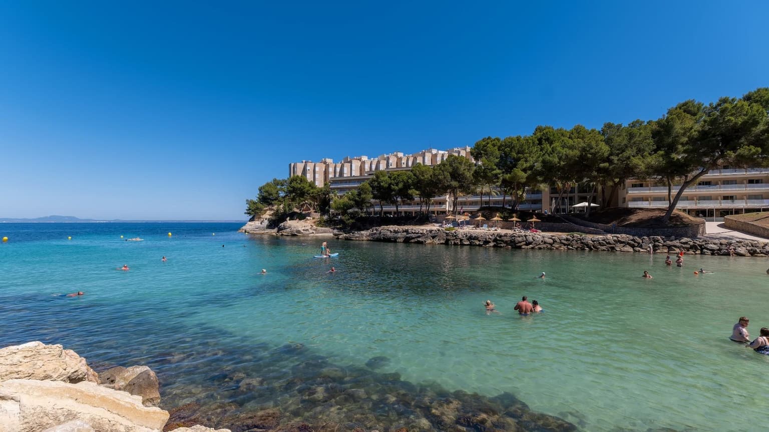 Seafront Villa With Pool And Four Bedrooms - Gallery image 3