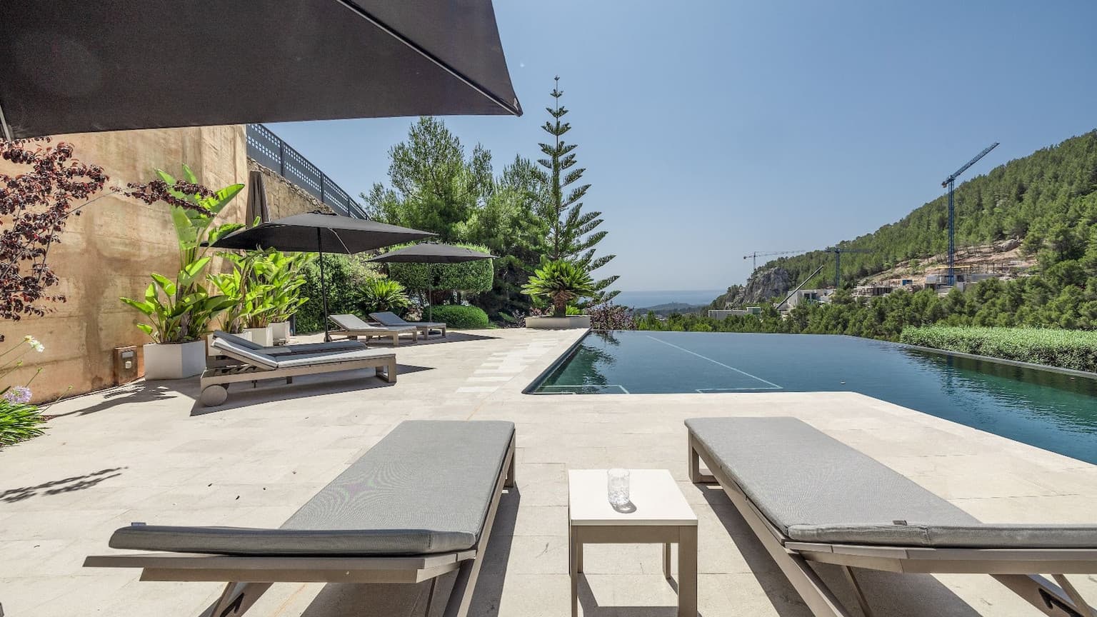 Spectacular villa with panoramic views over Palma Bay - Gallery image 2