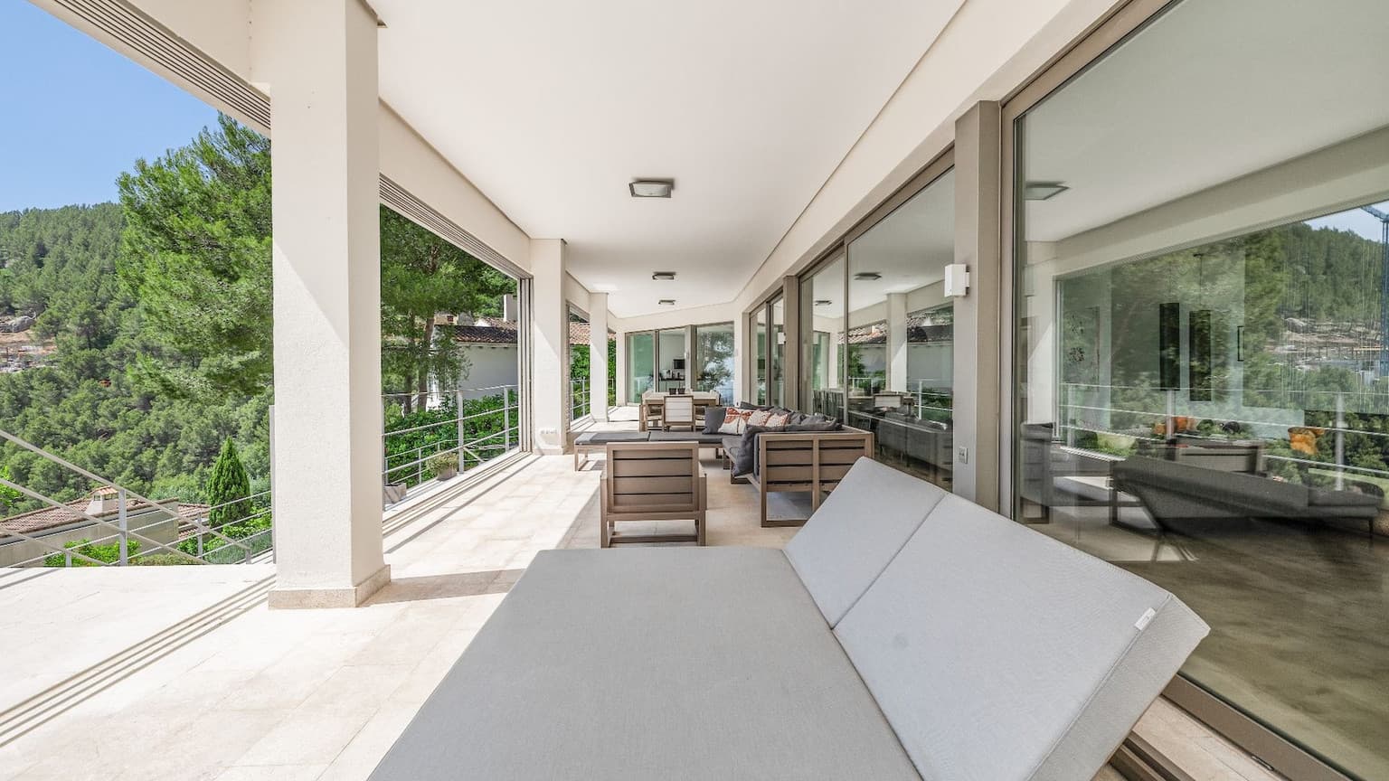 Spectacular villa with panoramic views over Palma Bay - Gallery image 32