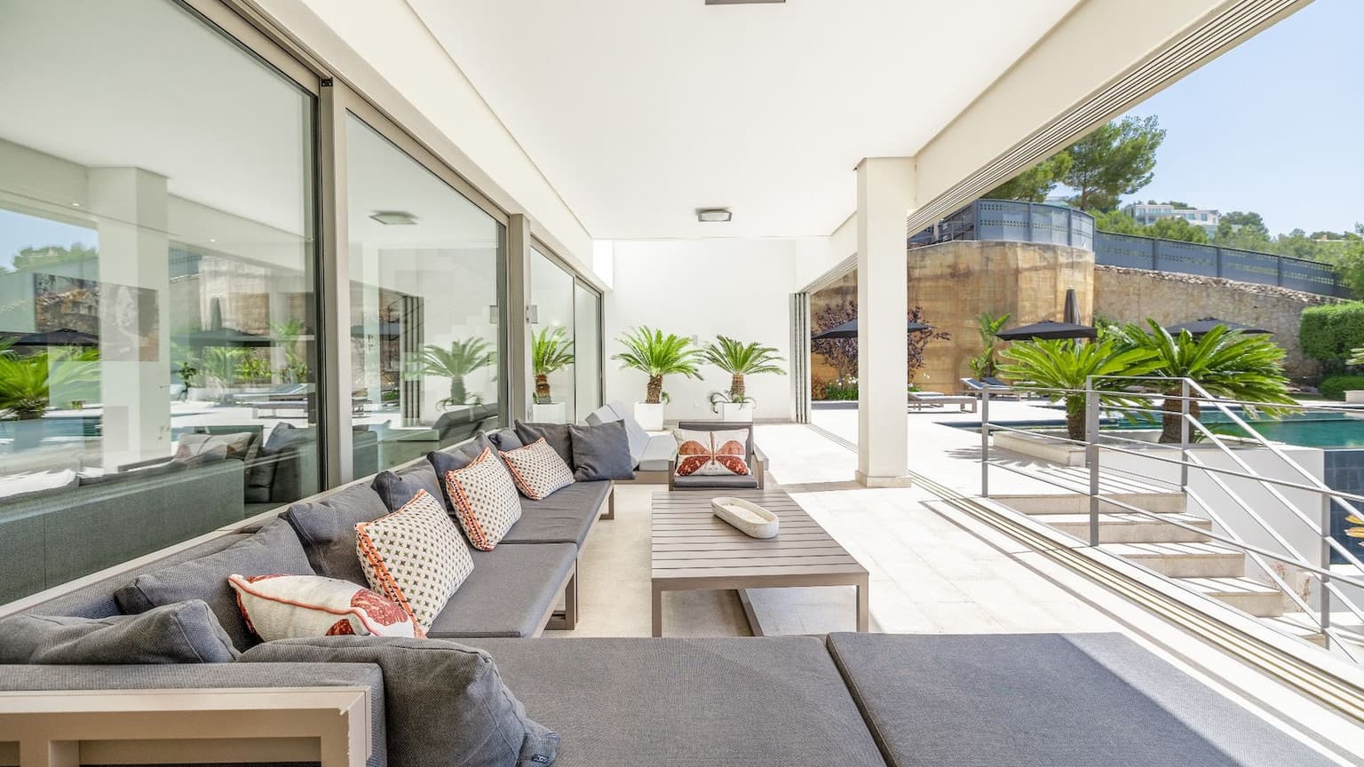 Spectacular villa with panoramic views over Palma Bay - Gallery image 35