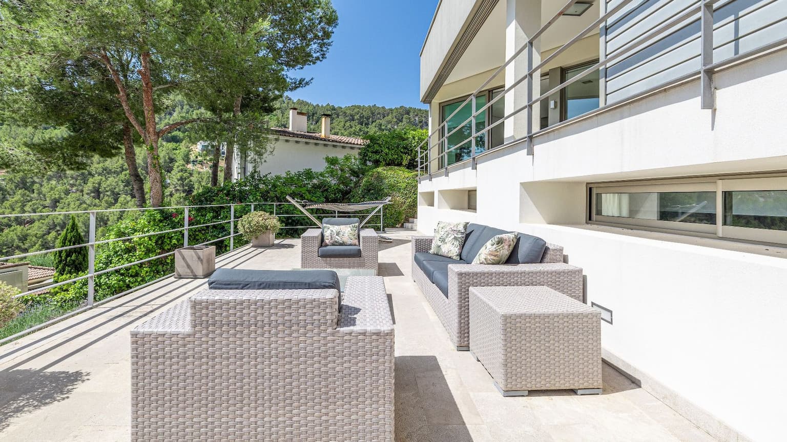 Spectacular villa with panoramic views over Palma Bay - Gallery image 36