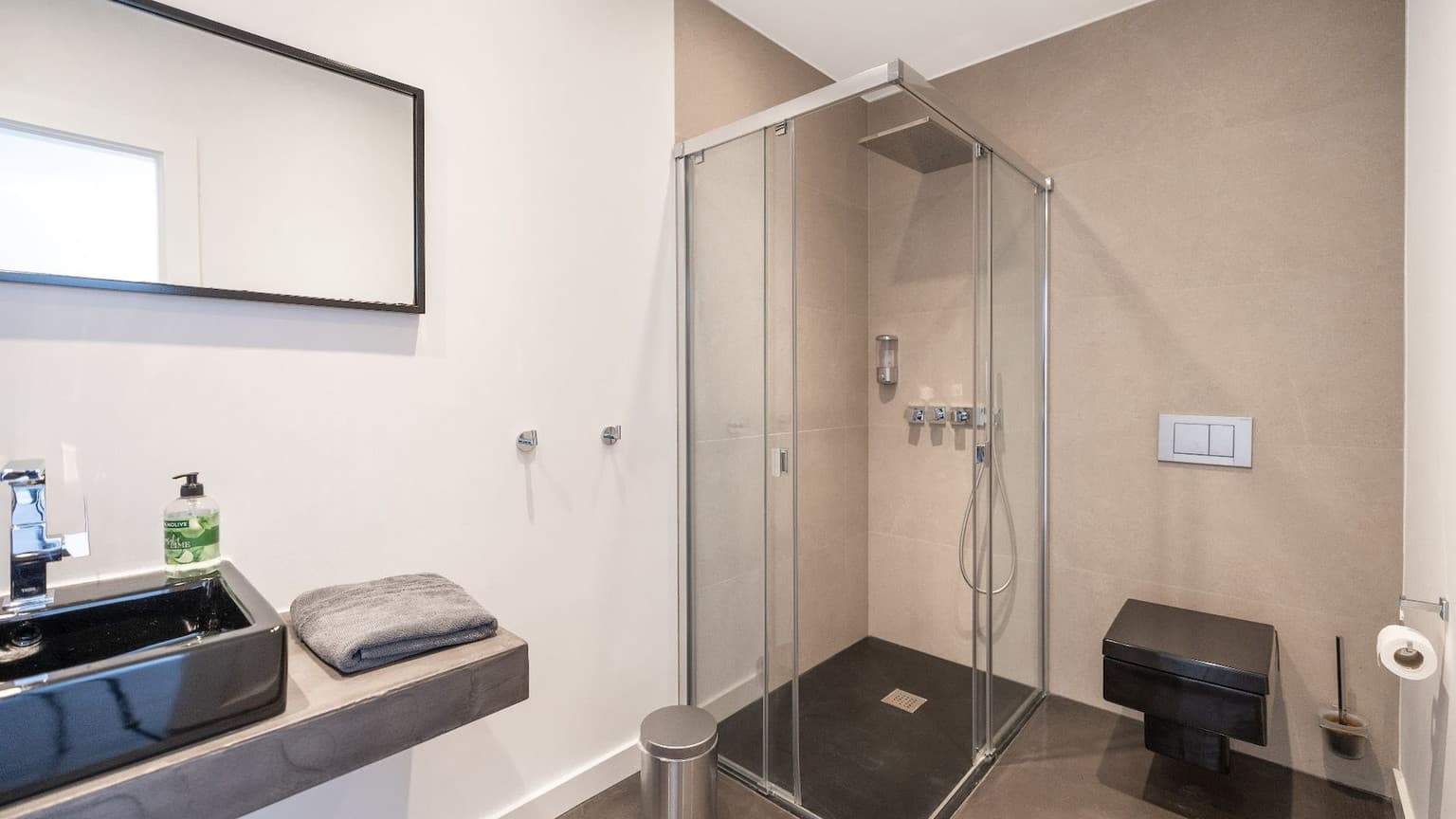 Spectacular villa with panoramic views over Palma Bay - Gallery image 45